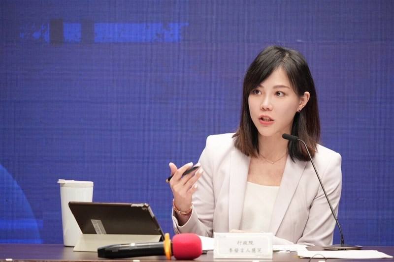 Cabinet spokesperson Michelle Lee reiterates the Premier's statements on a plan over the next eight years to reduce the leakage rate in Taiwan's water distribution network. Photo courtesy of the Executive Yuan