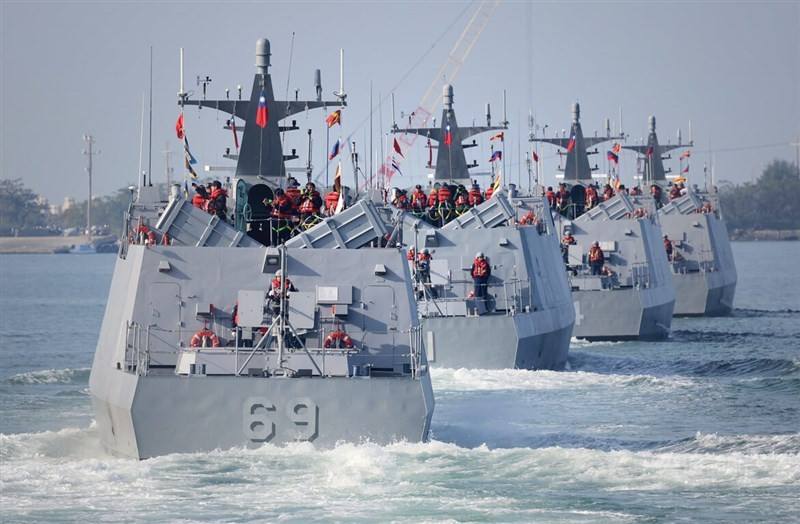 The Navy's four Kuang Hua VI-class missile boats depart for their drill demonstration on Thursday. CNA photo