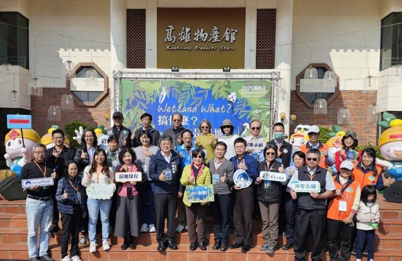 劉世芳部長與濕地日獲獎機關與民間團體大合照