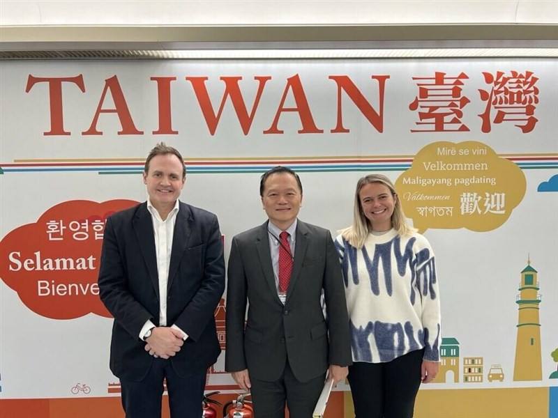 United Kingdom parliamentarian Tom Tugendhat (left) at the Taoyuan International Airport on Monday. Photo courtesy of the Ministry of Foreign Affairs Jan. 13, 2025