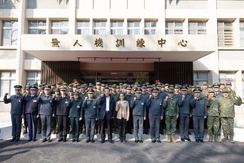 蕭美琴副總統17日下午前往臺南勗勉陸軍無人機訓練中心