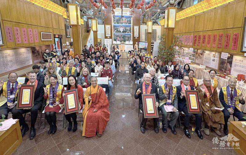 芝加哥佛光山農曆春節祈福法會全體合影留念