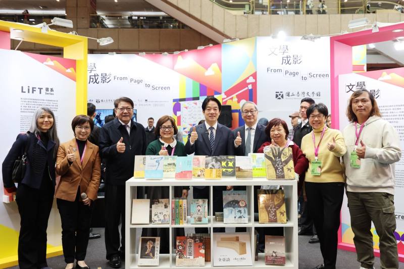 President Lai Ching-te (center) attended the opening of 2025 TiBE along with Minister Li Yuan (4th from right)