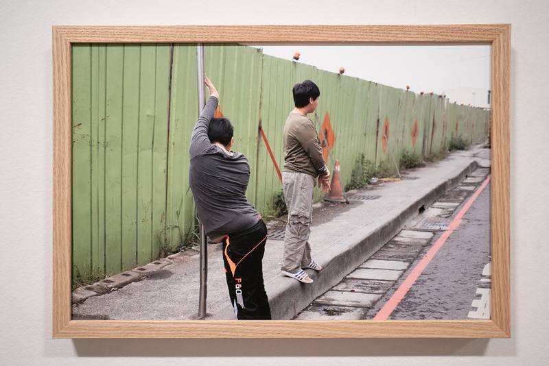 旅法藝術家黃迦作品「Silence is Speaking」跟拍一對位於台東的自閉症兄弟，並透過繪畫與其共同創作。