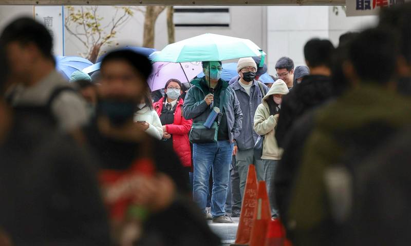 A crowd queues up outside the Nangang Exhibition Center in Taipei on Thursday for the opening of the Taipei International Comics and Animation Festival. CNA photo Feb. 6, 2025