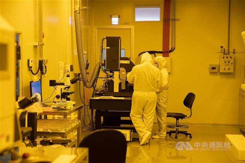 Technicians in a chip fabrication plant in Taiwan. CNA file photo