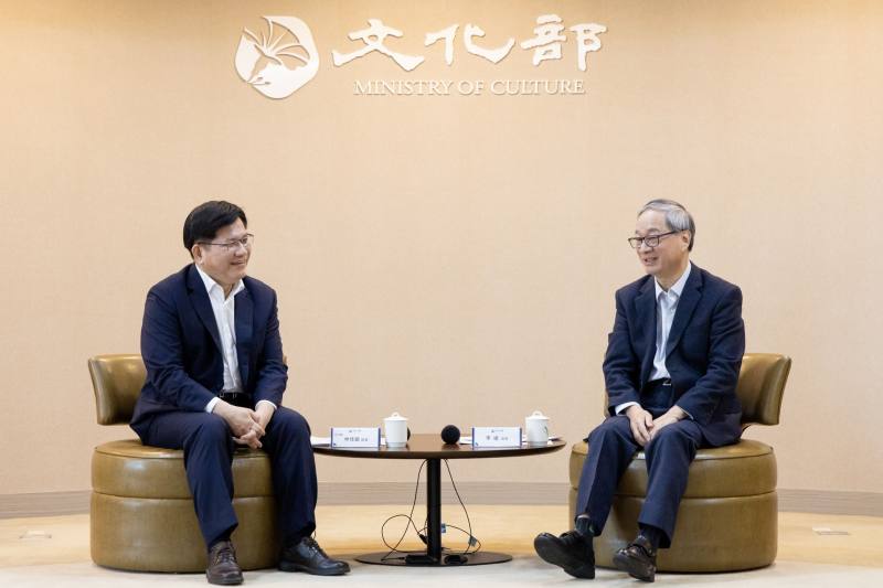 Minister of Foreign Affairs Minister Lin Chia-lung (left) and Culture Minister Li Yuan