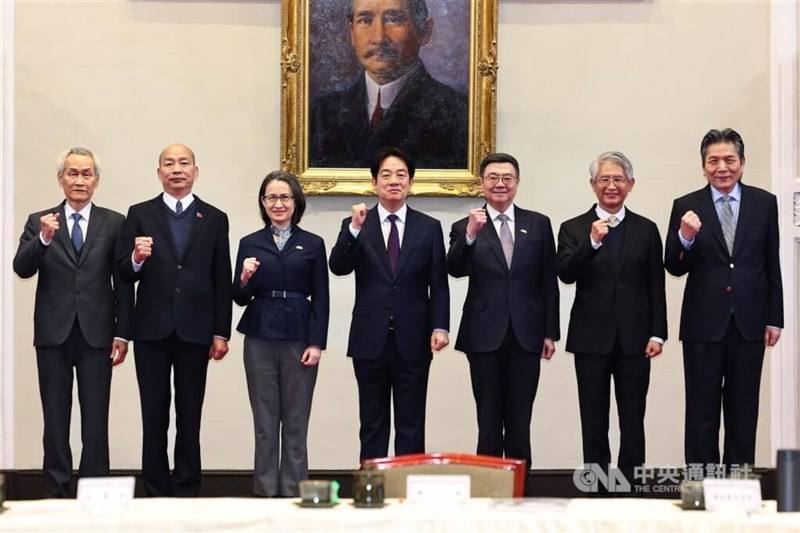 President Lai Ching-te (center) and Vice President Hsiao Bi-khim (third left) pose with Premier Cho Jung-tai (third right), Legislative Speaker Han Kuo-yu (second left), Acting Judicial Yuan President Shieh Ming-yan (second right), Examination Yuan Presid