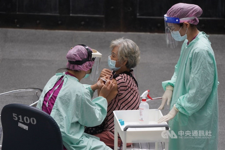 An elderly woman receives a COVID-19 jab on Thursday. CNA photo June 17, 2021