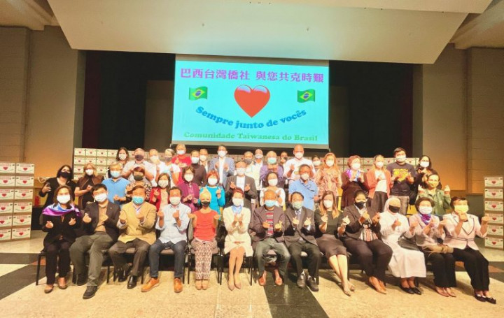 與會者於儀式後大合照。（巴西華人資訊網提供）