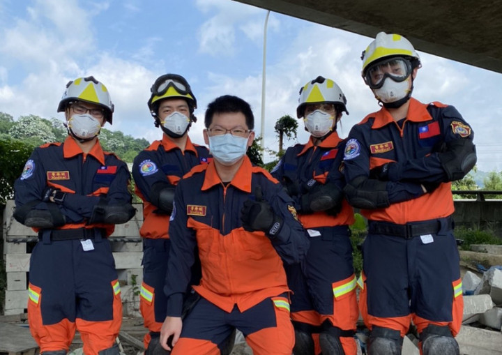 新北消防特搜大隊醫療組規模全台最大，迄今已有20名醫師、15名護理師熱血加入。（陳玉龍提供）