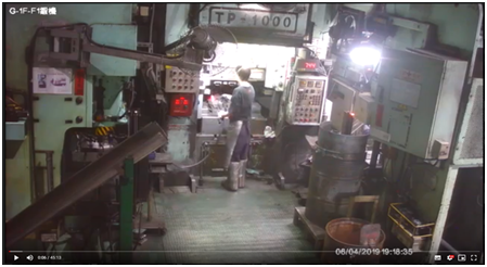 衝壓機加工畫面