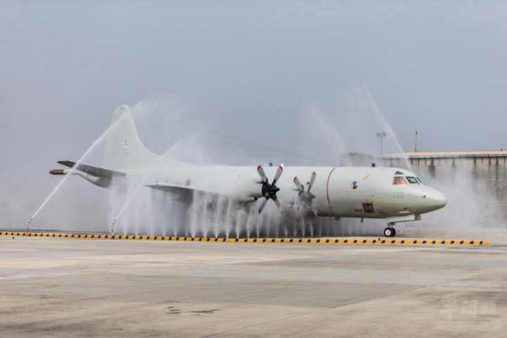 空軍屏東基地建置的全國唯一大型航空器清洗沖淋設備，可在6分鐘內快速去汙除鹽。