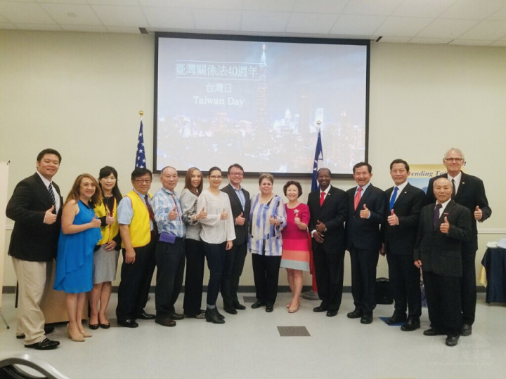 簡雅嵐（左三）協助舉辦「紀念臺灣關係法立法40週年—臺灣日」活動合照