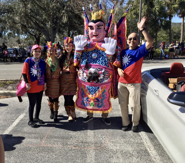奧蘭多2017年春節金龍大遊行(6th Annual Dragon Parade Festival) ，簡雅嵐偕同僑社代表臺灣表演