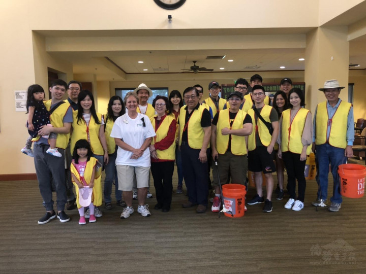 臺灣之友認養公園(South Econ Community Park)志工服務，簡雅嵐全家出動