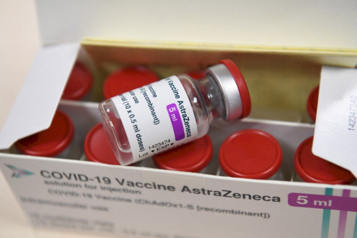 日本擬開放40歲以上民眾接種AZ疫苗。圖為英國阿斯特捷利康(AstraZeneca)和牛津大學(Oxford University)開發的COVID-19 疫苗。