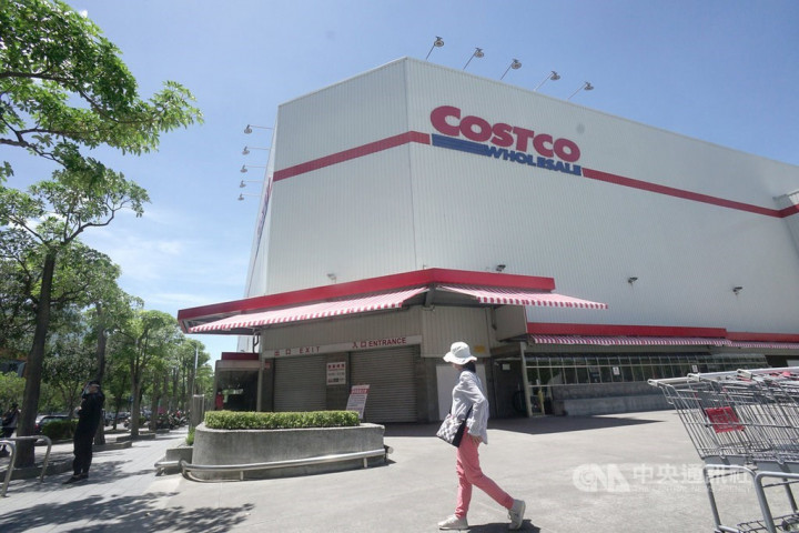 Costco, IKEA close Neihu outlets due to COVID-19 visitor