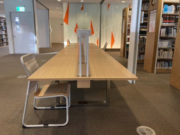 全國疫情3級警戒27日起將降為2級，高雄市立圖書總館及各分館將重新開放入館借閱。（高雄市立圖書總館提供）