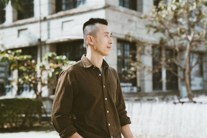 中央書局與中央社合作舉辦的「週三讀書會－防疫線上說書計畫」11日舉行第4場，由八旗文化總編輯富察延賀主講。（中央書局提供）