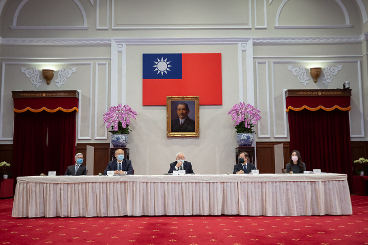 Dr. Morris Chang gives an overview of the 2021 APEC Informal Leaders' Retreat.