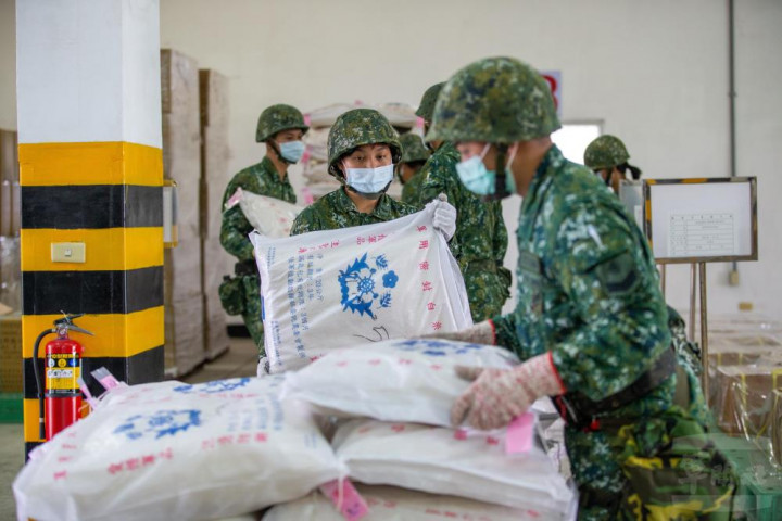 陸軍二支部補給分庫以「戰鬥打板」裝載主動運補戰鬥部隊。