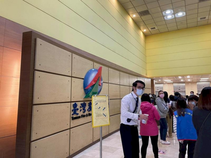 金管會統計，7月來疫苗險共賣56萬件，平均每天賣出4萬件，另截至14日，臺產理賠件數來到1.08萬件，逐步逼近公司估計此張保單的損平點，理賠總金額達10.54億元。