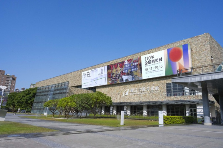 國立台灣美術館自7月27日起，開放民眾以事先預約或現場報名方式入館參觀。預約開放時段以2小時為單位，共4個時段；每時段提供300人網路預約，另外開放60 個現場報名名額。（國立台灣美術館提供）