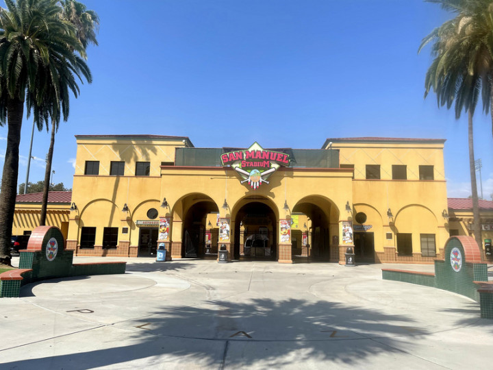 台灣棒球名將陳金鋒1999年在效力加州聖伯納迪諾的小聯盟球隊，打出30-30驚人成績，背號在這座球場退休。