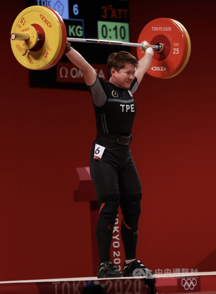 Female weightlifter Chen wins bronze, Taiwan's second medal Tuesday