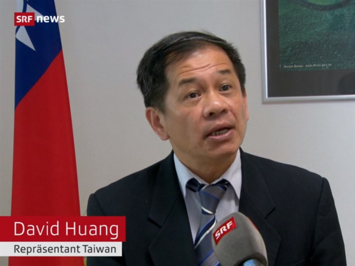瑞士德語國家電視台報導訪問駐瑞士代表黃偉峰（圖）等人，內容指出在中國壓力下台灣獲得更多國際支持，提醒西方正視中國挑戰。（圖取自瑞士德語國家電視台網頁srf.ch）