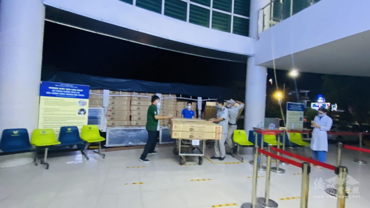 捐贈醫療床協助越南政府抗疫