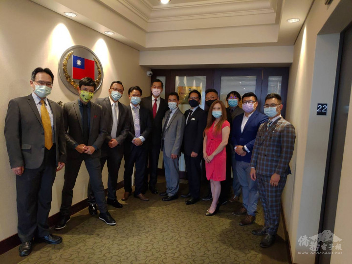 卑詩省臺灣商會會長江文城及理事、幹部等一行拜會駐溫哥華辦事處。