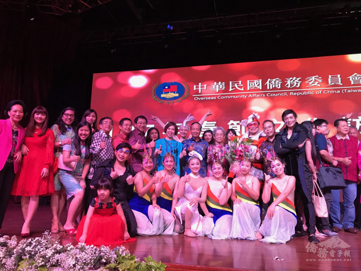 2018年舞鈴劇場擔任春節文化訪問團，赴亞洲日、菲、馬、越、泰、印等6個國家共10個城市進行巡迴訪演。(舞鈴劇場提供)