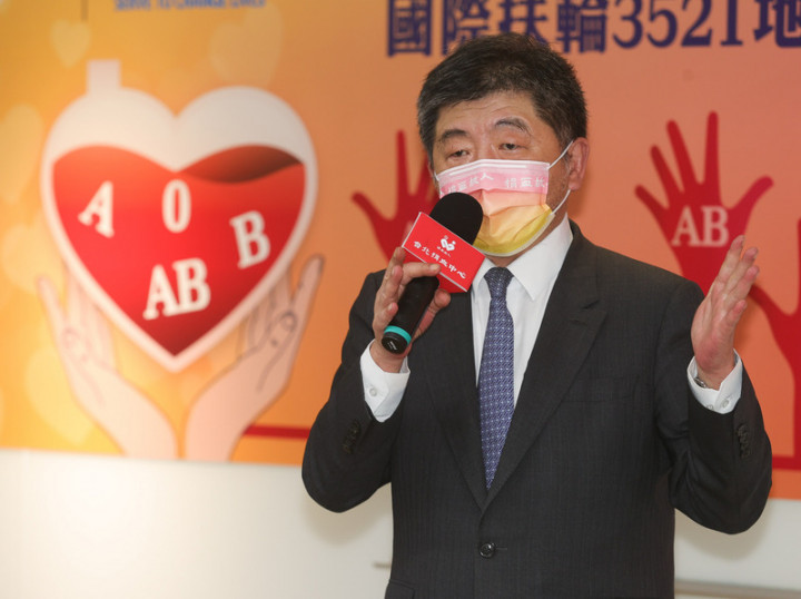  衛福部長陳時中29日出席「扶輪有愛！捐血最樂」推廣活動記者會，他致詞表示，捐血室改善環境設施後，更為寬敞、舒適，可以確保社交距離，並提供預約服務避免群聚，希望能減少民眾因疑慮不敢捐血的情況。
