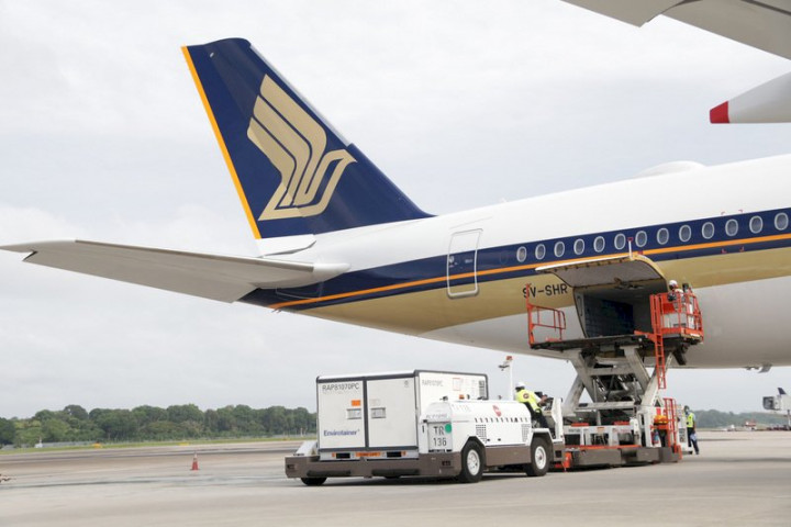 新加坡航空停飛台北往返洛杉磯13年後，25日起復飛，但旅客仍不能在台北轉機。圖為新加坡航空班機運送藥品。（新加坡航空提供）