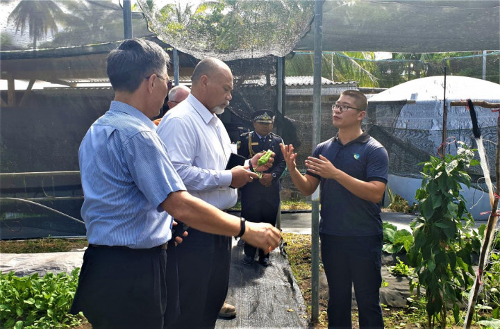諾魯總統安格明參觀臺灣農場