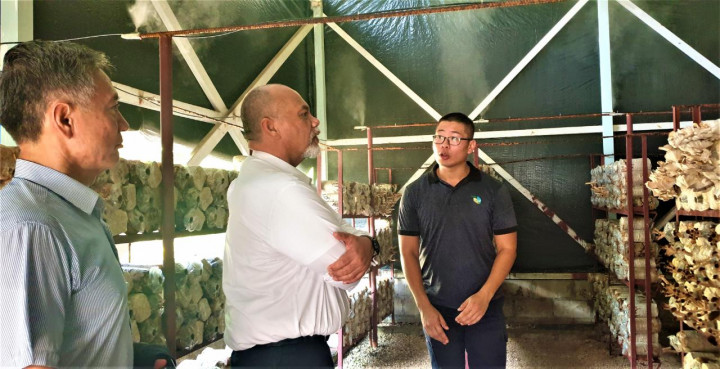 諾魯總統安格明參觀臺灣農場