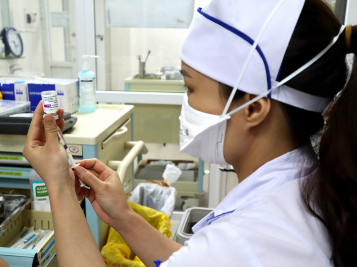 越南宣布接種足夠COVID-19疫苗劑量的旅客若持有接種證明，入境越南只須集中隔離7天。越方已採認台灣的疫苗接種證明且毋須驗證，只要是接種WHO或越南官方等核准的疫苗廠牌皆被承認。