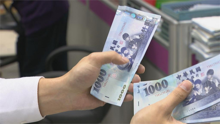 「全時受僱勞工生活補貼」自8月23日起，開放7月份薪資受影響的勞工申請。