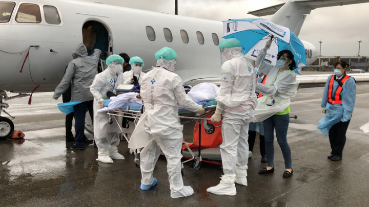 聯新國際醫院首席副院長許詩典24日表示，許多人不了解原來台灣還有邊境醫護人員，聯新國際醫院是防疫國家隊的一環，肩負防疫跟救護的重責大任，工作相當辛苦，透過愛心物資的提供，對於相關工作的進行更是有相當大的幫助。（聯新國際醫院提供）