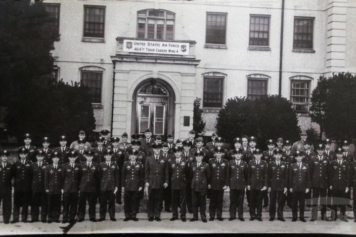 飛行員赴美接受飛行訓練，陳典聰老師為第1排左邊數來第5位。