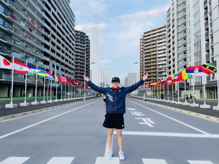 台灣桌球好手鄭怡靜（圖）與黃金混雙搭檔林昀儒在東京奧運摘下銅牌，前後花了約20年的時間，才走到奧運頒獎台，盼持續將正能量傳遞給球迷。（鄭怡靜提供）