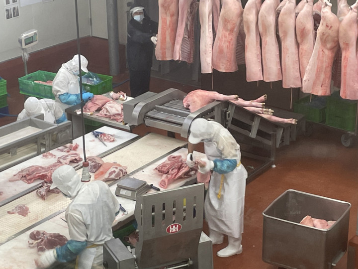 雲林縣良作工場農業文創館協助推廣農食教育與環境教育，其透明化的豬肉品分切室更可讓民眾近距離理解豬肉產業，今年二度入選國際亮點觀光工廠。