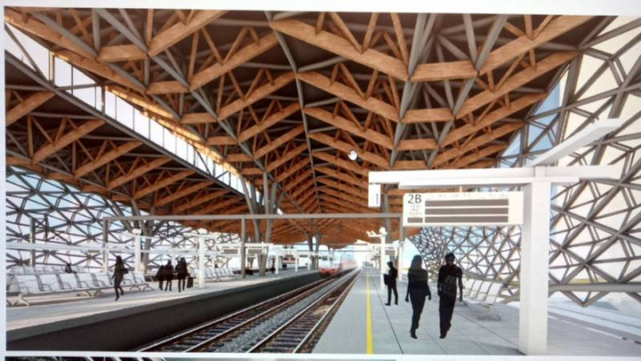 嘉義市鐵路高架化工程進展順利，預計2025年底通車啟用，嘉義車站將改建為共5股道的高架車站，站內用大量木作，融入嘉義林業發展歷史。（鐵道局提供）