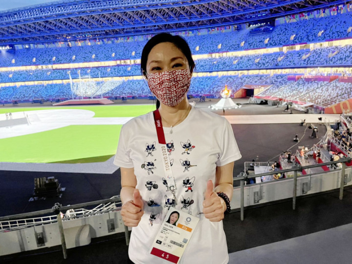 新媒體業者愛爾達今年轉播東京奧運，董事長暨執行長陳怡君（圖）克服重重關卡，共接受超過10次核酸檢測（PCR），終於踏上東奧現場。（愛爾達提供）