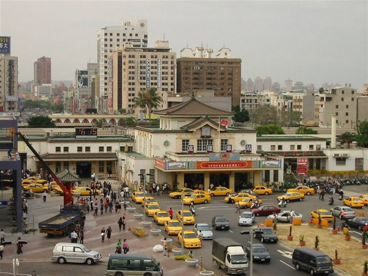 高雄帝冠式建築老車站22日將舉行「高雄驛起飛」啟動典禮，展開重返中軸線工程。（取自陳其邁臉書）
