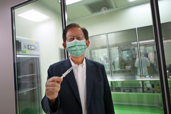 國產疫苗國際認可問題，向來是外界關注焦點。高端總經理陳燦堅（圖）表示，高端跟歐盟藥品管理局（EMA）已經溝通一段時間，目標是明年上半年獲歐盟及其他國際機構認證；「大家擔心出國問題，應該很快就會得到答案」。