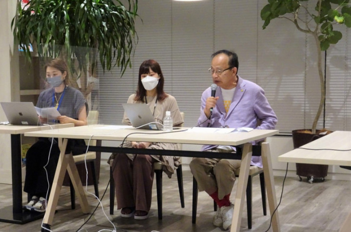 日本知名策展人北川富朗（右）在「名家講堂三部曲－大師導讀藝術節」線上系列講座與台灣藝術家陳志建、涂維政對談，稱讚台灣藝術家有深度，並說將持續邀台灣藝術家參展。（文化部提供）