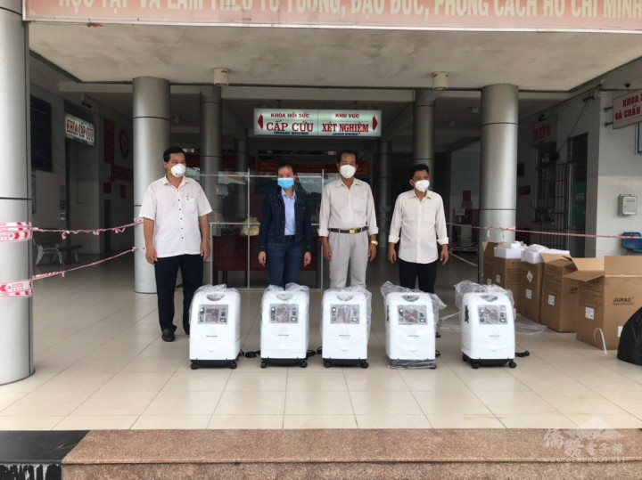 越南隆安省濱瀝縣中心醫院捐贈活動